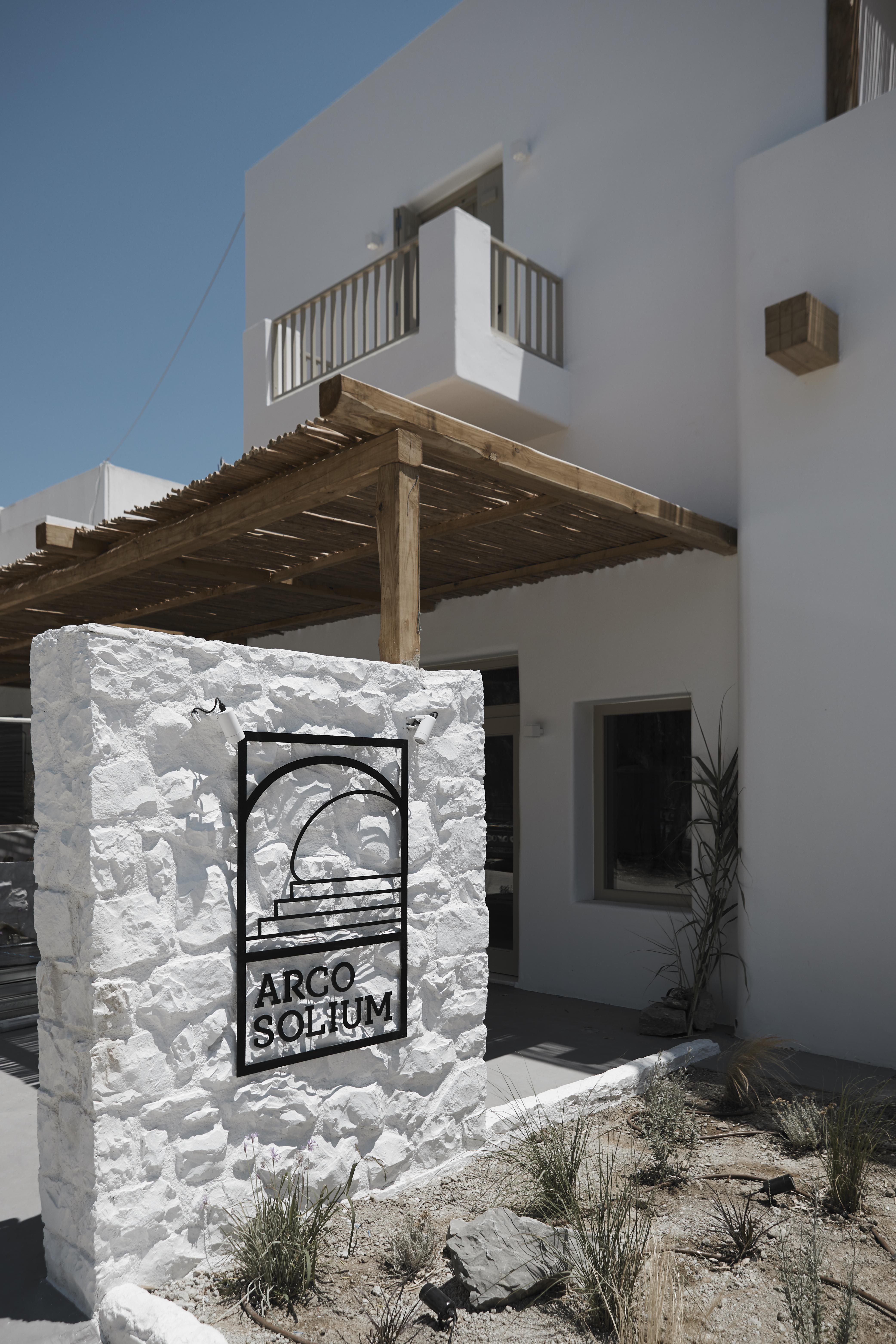 Arco Solium Suites Adamantas  Exterior photo